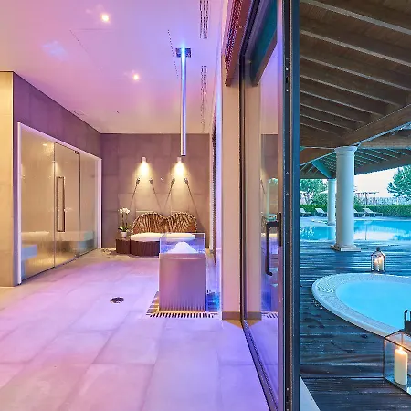 Cascade Wellness & Lifestyle Apartments לאגוּ‏ש