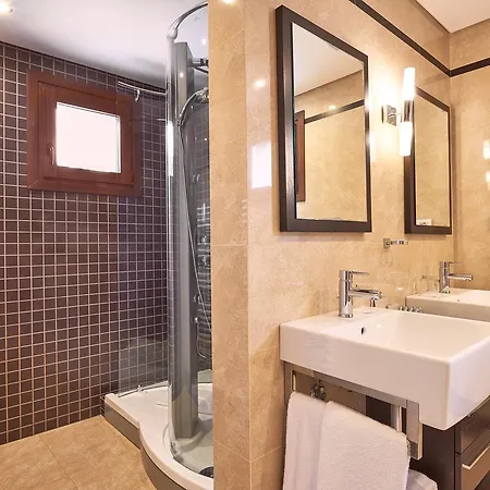 Cascade Wellness & Lifestyle Apartments לאגוּ‏ש